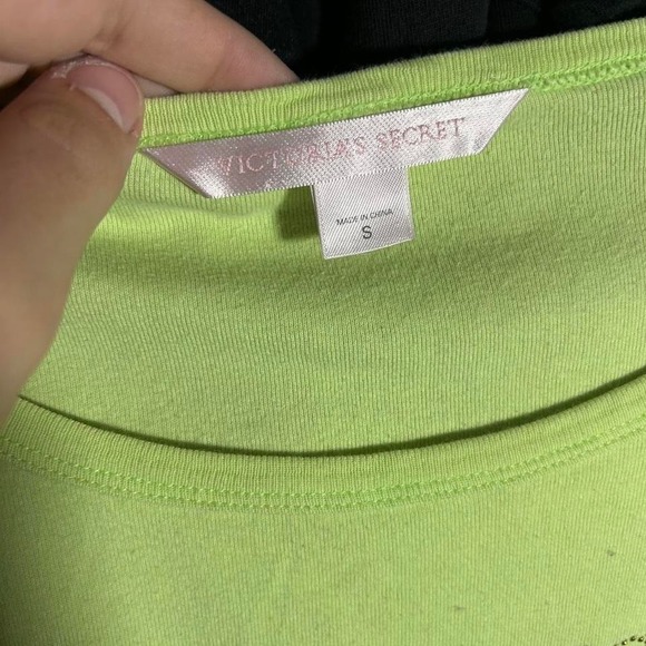 Oversized vintage Y2K not a baby tee Green Victoria's Secret - Picture 3 of 4